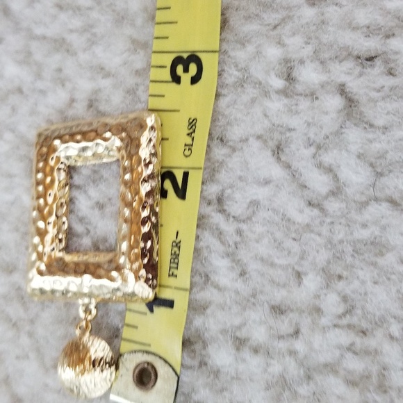 Gold square drop dangle earring! - Picture 2 of 2